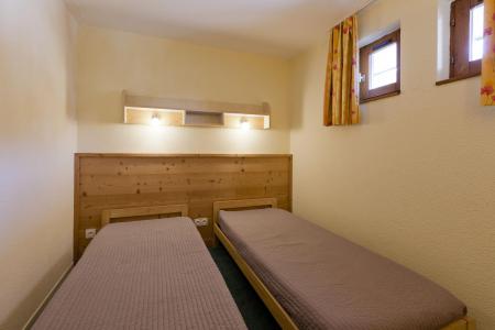 Holiday in mountain resort 4 room duplex apartment 9 people (1112) - Résidence Grand Bois - La Tania - Bedroom