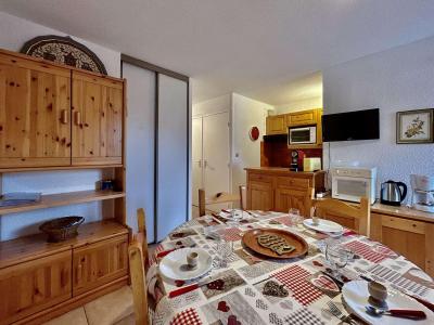 Holiday in mountain resort 2 room apartment sleeping corner 4 people (A108) - Résidence Grand Serre Che - Serre Chevalier - Living room