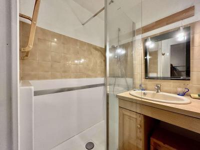 Holiday in mountain resort 2 room apartment sleeping corner 4 people (A108) - Résidence Grand Serre Che - Serre Chevalier - Shower room