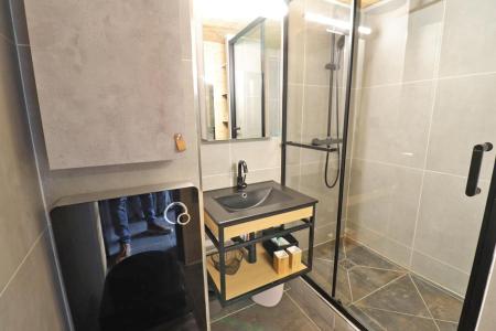 Vacances en montagne Studio mezzanine 4 personnes (R07) - Résidence Grizzli - Les Gets - Salle de douche