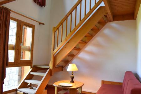 Vacances en montagne Appartement duplex 5 pièces 8 personnes (15) - Résidence Hauts de Chantemouche - Méribel - Escalier