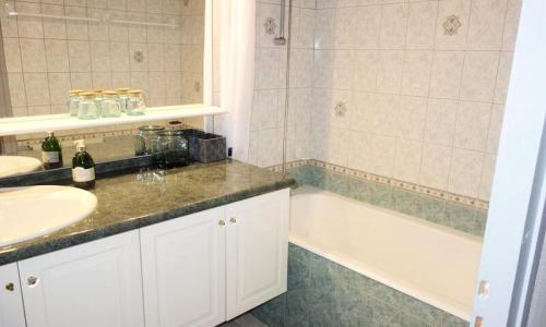Ski verhuur Appartement 3 kamers 6 personen (55m²-3) - Résidence Helios - Alpe d'Huez - Badkamer