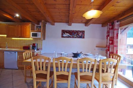 Holiday in mountain resort 6 room triplex apartment 12 people (002CH) - Résidence l'Echayer - Champagny-en-Vanoise - Table