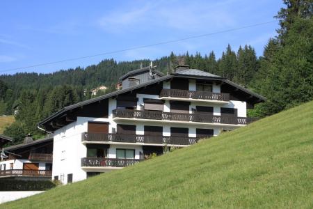 Ski verhuur Résidence l'Orée des Pistes - Les Gets - Buiten zomer