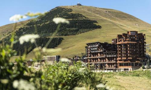 Rent in ski resort Résidence l'Ours Blanc - MH - Alpe d'Huez - Summer outside