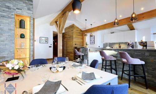 Holiday in mountain resort 6 room apartment 10 people (163m²) - Résidence L'ourse Bleue - Courchevel - Summer outside