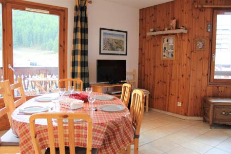 Holiday in mountain resort 3 room apartment 6 people (590-0008) - Résidence l'Ourson I - Vars - Accommodation