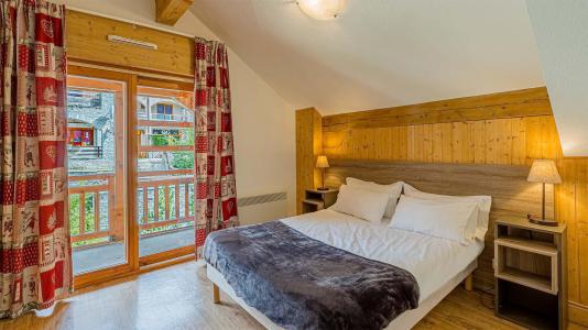 Holiday in mountain resort Résidence La Cascade - Vaujany - Bedroom under mansard