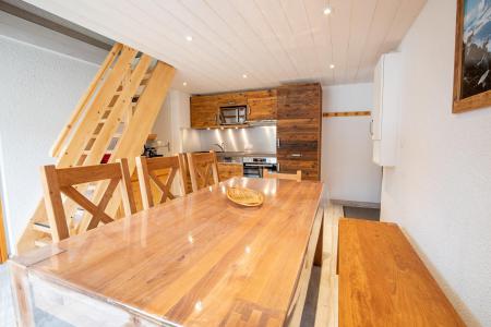 Holiday in mountain resort 3 room mezzanine apartment 10 people (CH02C) - Résidence la Chapelle - La Norma - Table