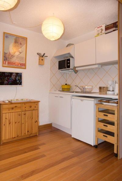 Vacances en montagne Studio 3 personnes (COLOM) - Résidence la Renardière - Montgenèvre - Coin cuisine