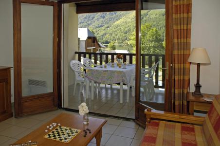 Holiday in mountain resort Résidence la Soulane - Peyragudes - French window onto balcony