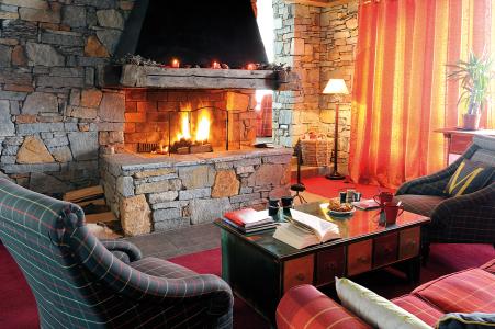 Holiday in mountain resort Résidence Lagrange Aspen - La Plagne - Fireplace