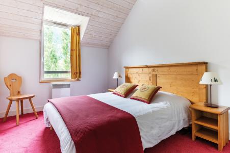Holiday in mountain resort Résidence Lagrange l'Ardoisière - Saint Lary Soulan - Bedroom under mansard