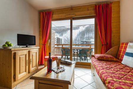 Holiday in mountain resort Résidence Lagrange le Hameau du Rocher Blanc - Serre Chevalier - Living area