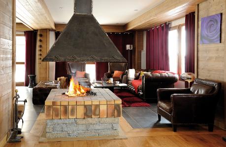 Holiday in mountain resort Résidence Lagrange les Chalets d'Edelweiss - La Plagne - Fireplace