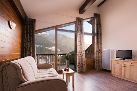 Vacaciones en montaña Résidence Lagrange les Chalets du Mont Blanc - Les Saisies - Puerta/ventana con salida al balcón
