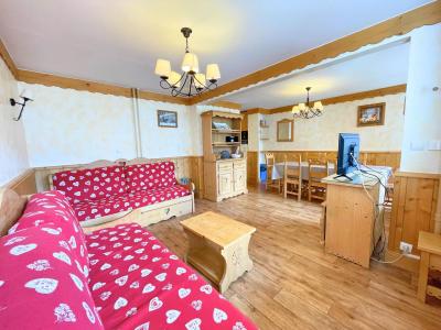 Holiday in mountain resort 2 room duplex apartment 6 people (03) - Résidence Lauzes - Les Menuires - Living room