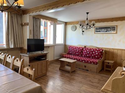 Holiday in mountain resort 2 room duplex apartment 6 people - Résidence Lauzes - Les Menuires - Living room