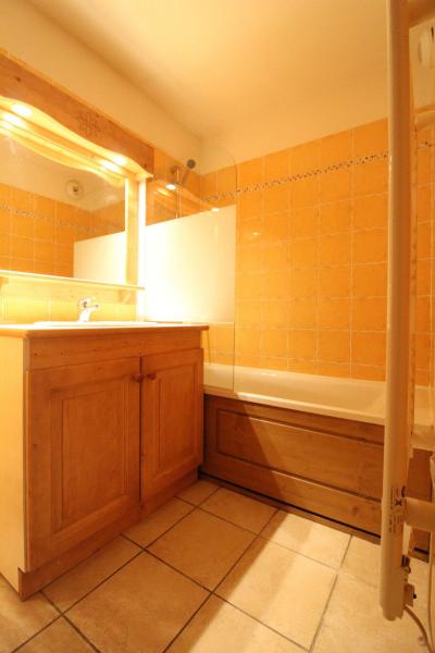 Holiday in mountain resort 3 room apartment 6 people (B33) - Résidence le Bonheur des Pistes - Val Cenis - Bath-tub
