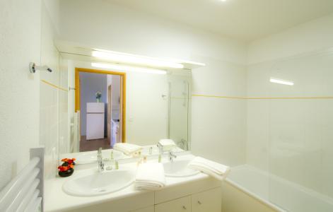 Holiday in mountain resort Résidence le Buet - Morillon - Bathroom