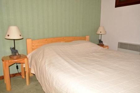Holiday in mountain resort 3 room mezzanine apartment 7 people (A08) - Résidence le Catalpa - Le Grand Bornand - Bedroom