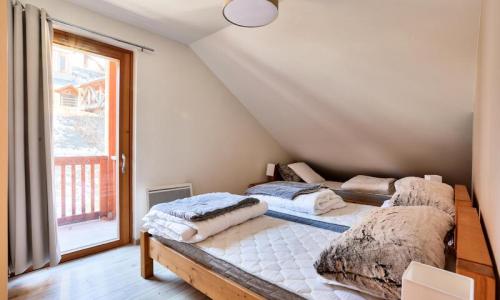 Holiday in mountain resort 3 room apartment 7 people (75m²) - Résidence le Chalet des Rennes - MH - Vars - Summer outside