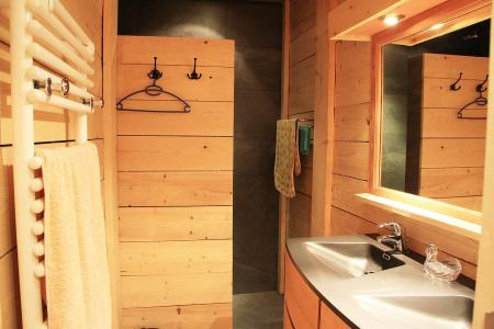 Vacances en montagne Appartement 2 pièces 4 personnes - Résidence Le Clos Fleuri - Les Gets - Salle de douche