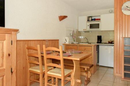 Vakantie in de bergen Studio bergnis 4 personen (203) - Résidence le Golf - Montgenèvre - Woonkamer