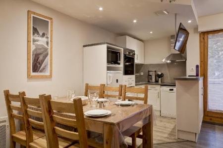 Holiday in mountain resort 4 room apartment 6 people (321) - Résidence le Grand Chalet - Brides Les Bains - Dining area