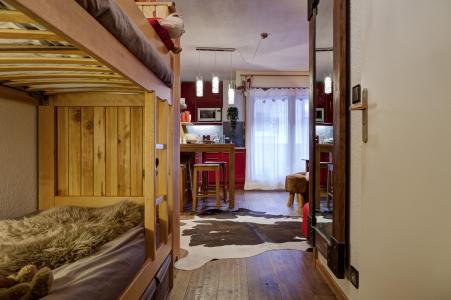 Vacanze in montagna Studio con alcova per 4 persone (204) - Résidence le Grand Chalet - Brides Les Bains - Stanza per gli sci