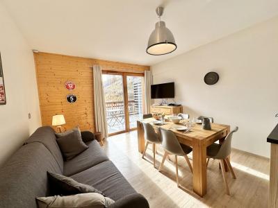 Urlaub in den Bergen 2 Zimmer Appartement für 4-6 Personen (17B) - Résidence Le Hameau Des Rennes - Vars - Wohnzimmer