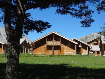 Vacances en montagne Résidence le Hameau du Puy - Superdévoluy - Extérieur été