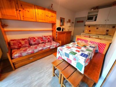 Vakantie in de bergen Studio bergnis 4 personen (B66) - Résidence le Jettay - Les Menuires - Woonkamer