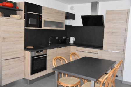 Holiday in mountain resort 2 room apartment 4 people (4) - Résidence le Pays Sage - Courchevel - Kitchen