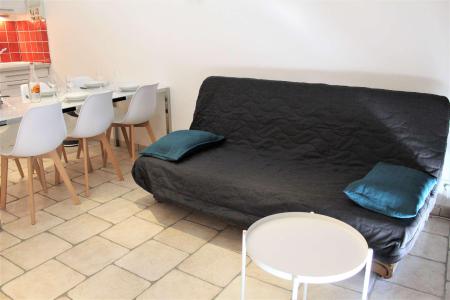 Holiday in mountain resort Studio sleeping corner 4 people (750-1143) - Résidence le Pelvoux I - Vars - Living room