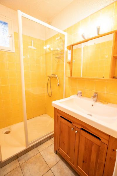 Holiday in mountain resort 3 room apartment sleeping corner 8 people (PR21R) - Résidence le Pra - La Norma - Shower room