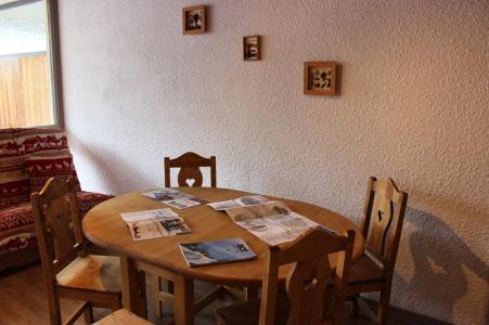 Vacances en montagne Studio cabine 4 personnes (V6) - Résidence le Sérac - Val Thorens - Table