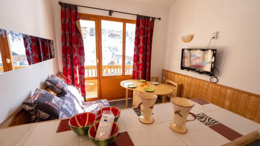 Holiday in mountain resort Studio mezzanine 4 people (C99) - Résidence le Thabor - Valfréjus - Dining area