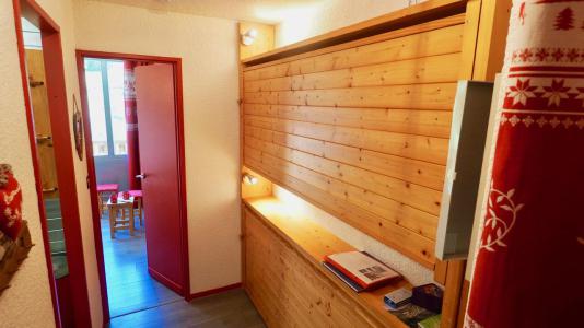 Holiday in mountain resort Studio sleeping corner 4 people (THC-121) - Résidence le Thabor - Valfréjus - Bedroom