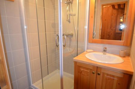 Holiday in mountain resort Studio cabin 4 people (VP520) - Résidence le Villaret - Les Menuires - Shower room