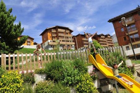 Vacances en montagne Résidence les 4 Vallées - Saint-François Longchamp - Extérieur été