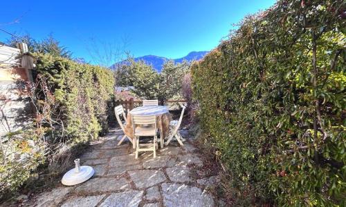 Vakantie in de bergen Studio 4 personen (32m²) - Résidence Les Adonis - Pelvoux - Tuin