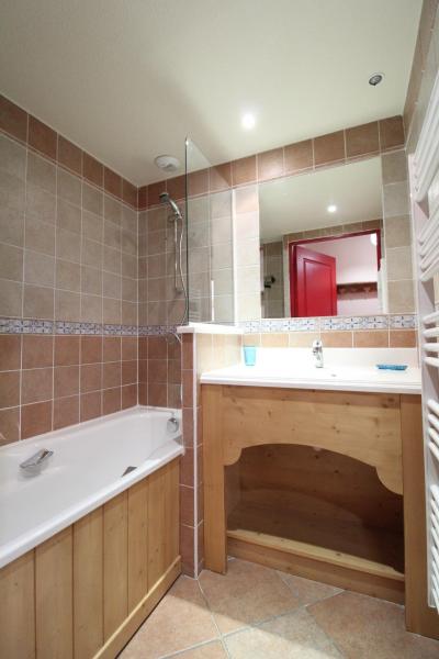 Holiday in mountain resort 3 room apartment 6 people (E222) - Résidence les Alpages - Val Cenis - Bath-tub