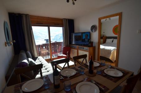 Urlaub in den Bergen 2-Zimmer-Holzhütte für 4 Personen (11) - Résidence les Alpages de Reberty - Les Menuires - Wohnzimmer