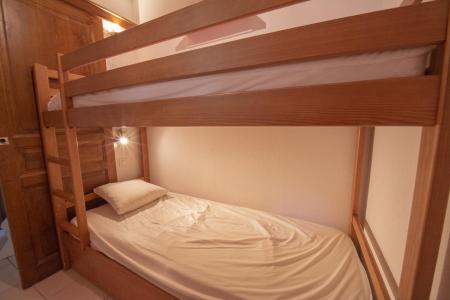 Holiday in mountain resort 2 room apartment cabin 4 people (6) - Résidence les Balcons de Pramouton - Les Orres - Bedroom