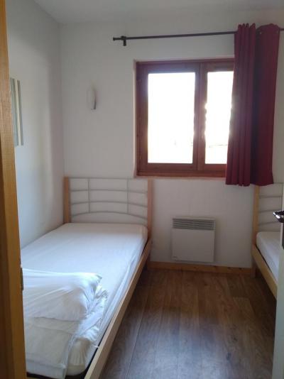 Holiday in mountain resort 3 room apartment 6 people - Résidence les Balcons du Recoin By Resid&Co - Chamrousse - Bedroom