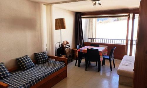 Rent in ski resort Studio 4 people (32m²) - Résidence Les Bancs - Puy-Saint-Vincent - Living room