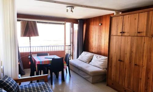 Rent in ski resort Studio 4 people (32m²) - Résidence Les Bancs - Puy-Saint-Vincent - Living room