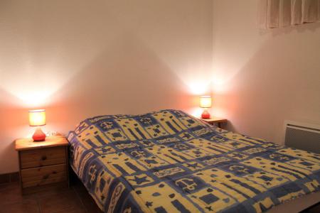 Holiday in mountain resort 2 room apartment sleeping corner 6 people (0004) - Résidence les Bouquetins 1 - Vars - Bedroom