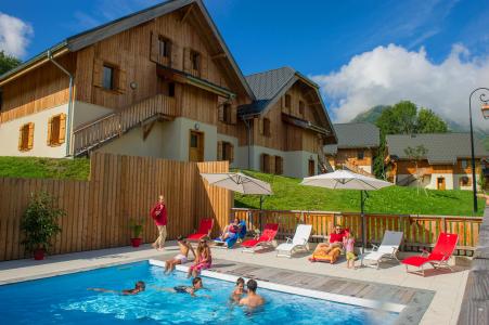 Аренда на лыжном курорте Résidence les Chalets de Belledonne - Saint Colomban des Villards - летом под открытым небом